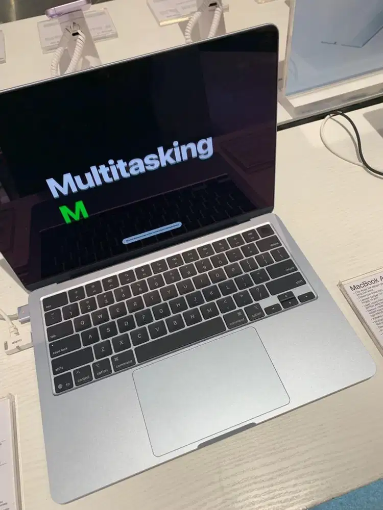 Macbook air (13 inci)