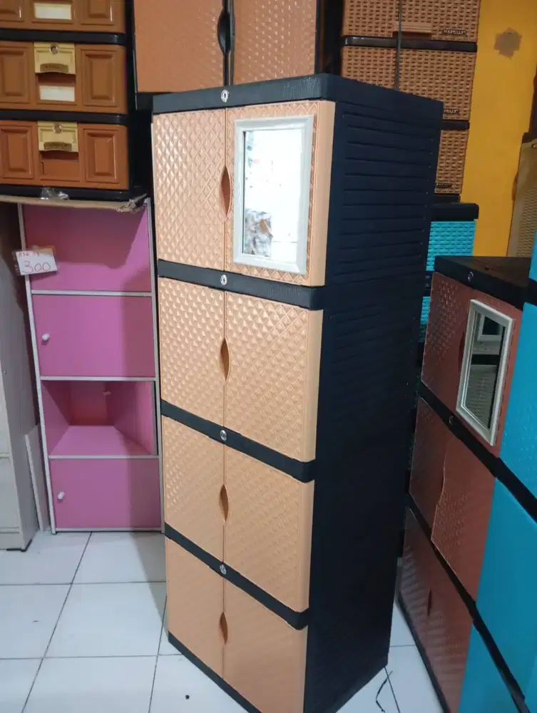 Lemari Plastik Doremi Susun 4 Full kunci + kaca