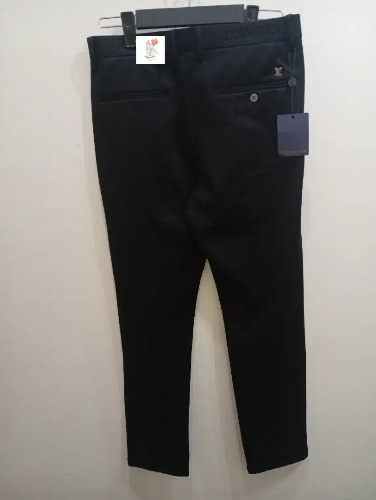 LOUIS VUITTON CELANA FORMAL