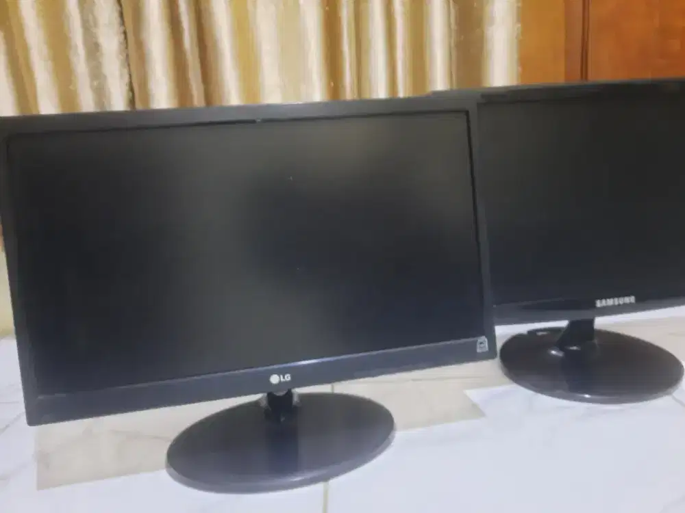 2Unit Monitor LG-20inc/Samsumg-19inc Kondisi Mati Semua Gembling 250k