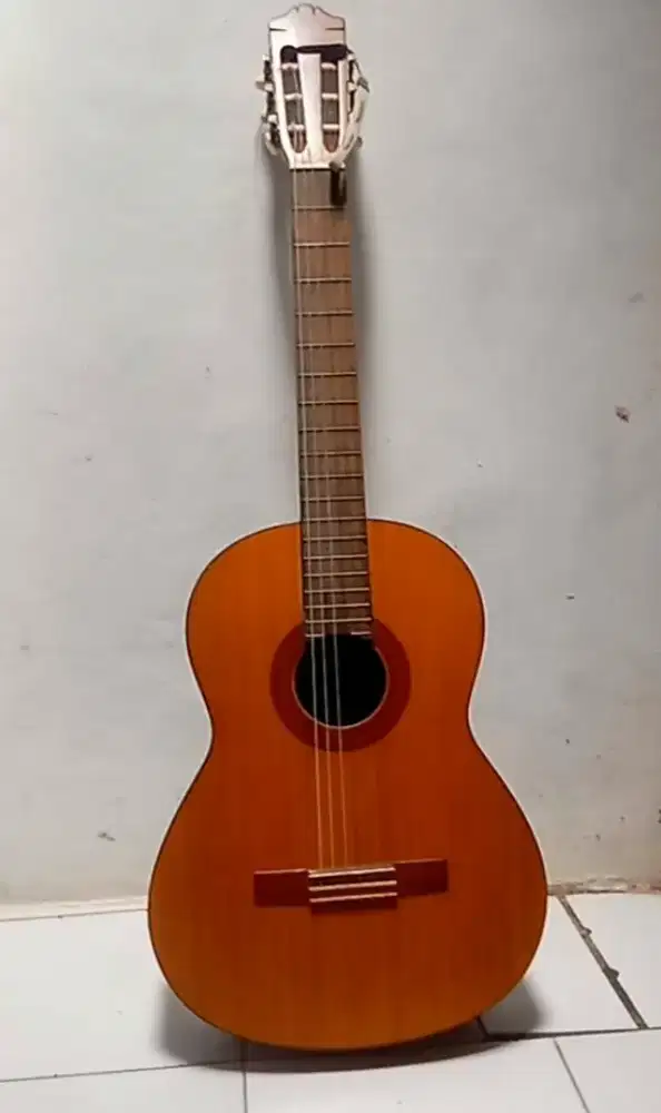 Gitar akustik Yamaha tipe 330A original mulus