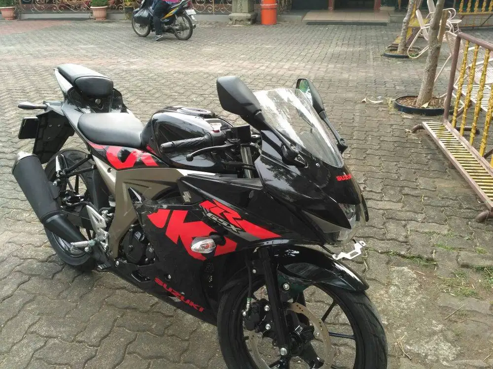 Motor Suzuki GSX-R150 Tahun 2017 Mulus dan Cantik Kilometer Rendah