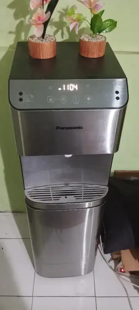 Dispenser galon bawah panas/dingin merk PANASONIC