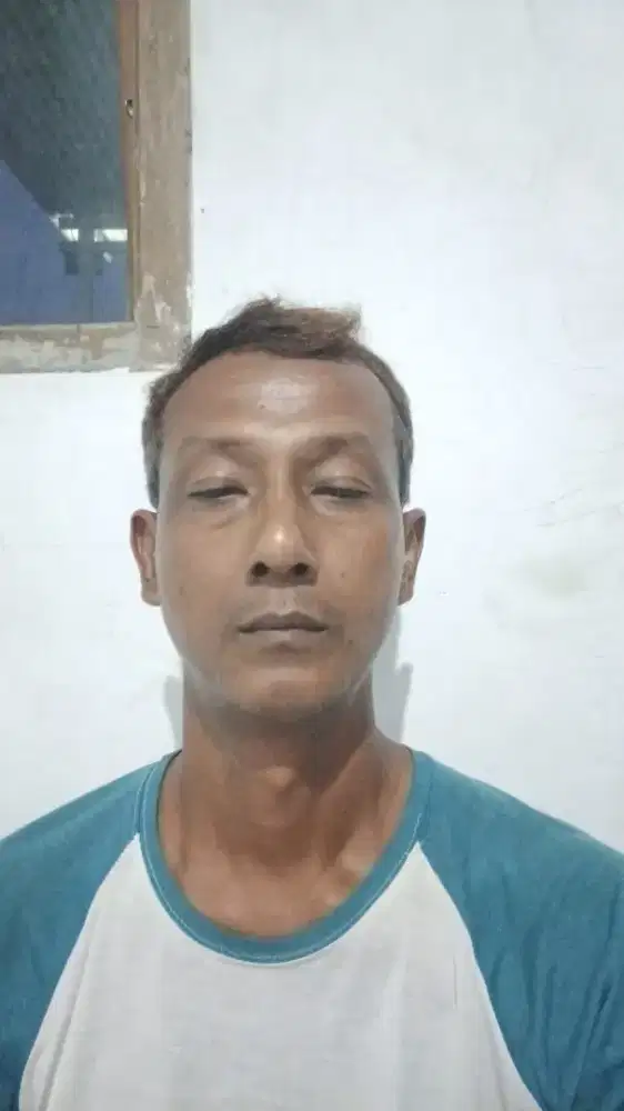 Mencari pekerjaan sopir mobil box atau mobil trek paku bumi