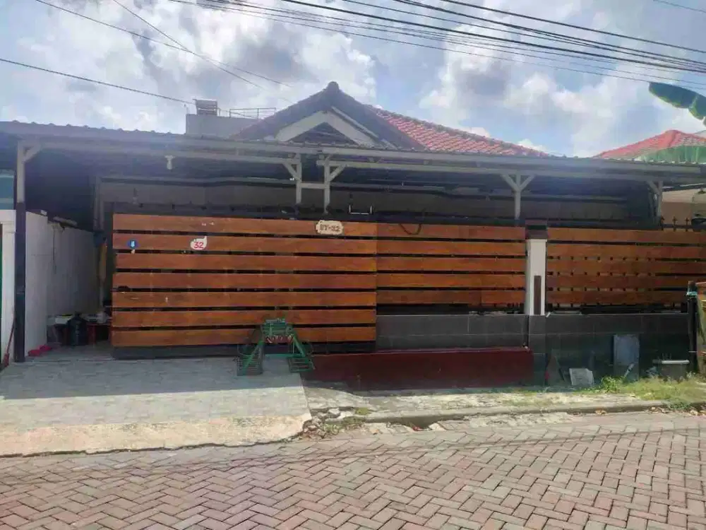 Dekat Pakuwon Mall. Di Jual Rumah Di Satelit Utara.