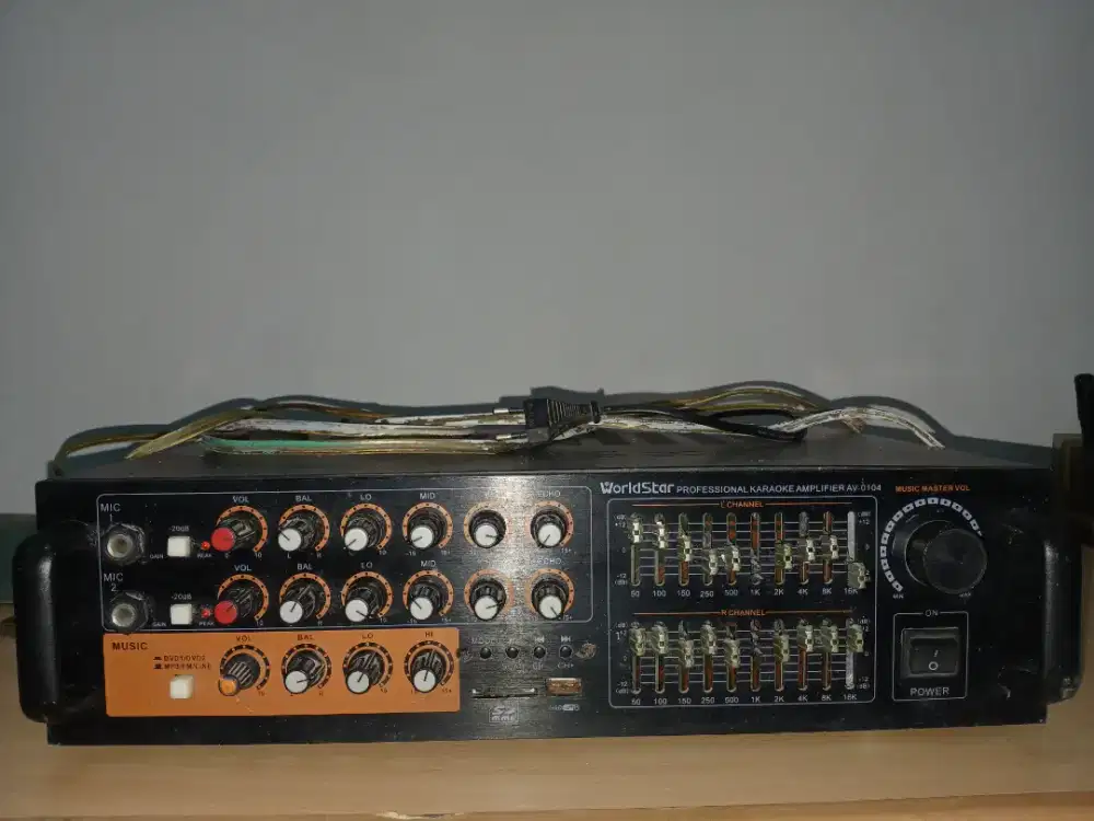 WorldStar AV 0104 Profesional Karaoke Amplifier