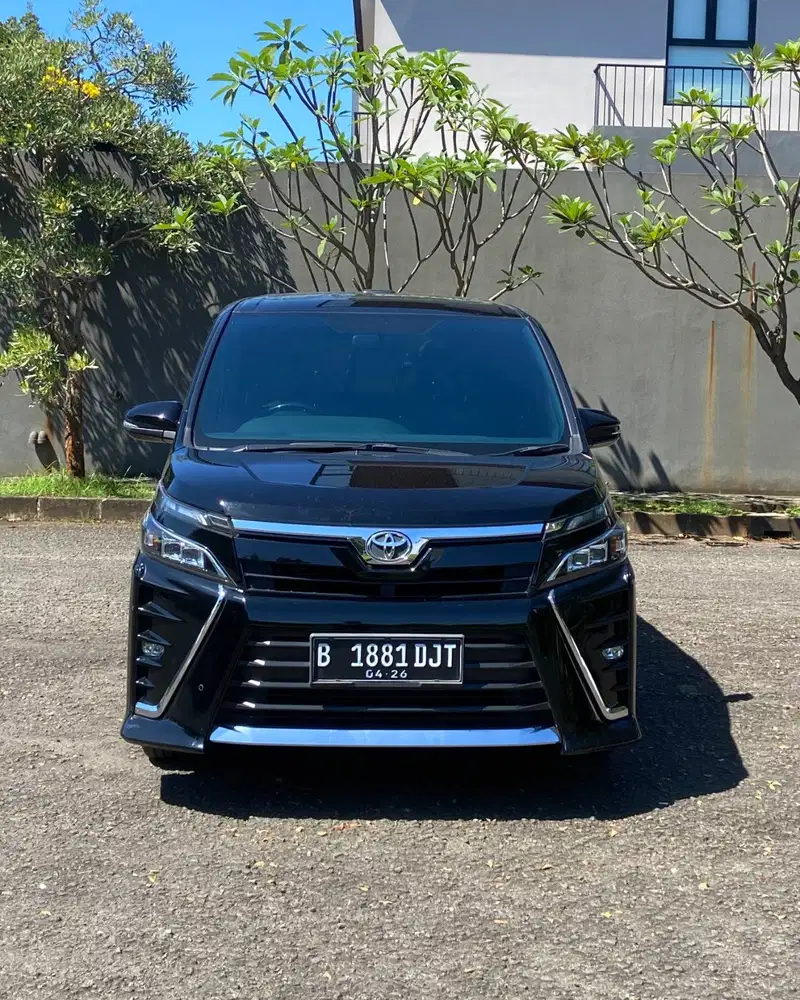 GARANSI MESIN 3TAHUN!!Mobil keluarga Voxy 2.0 AT