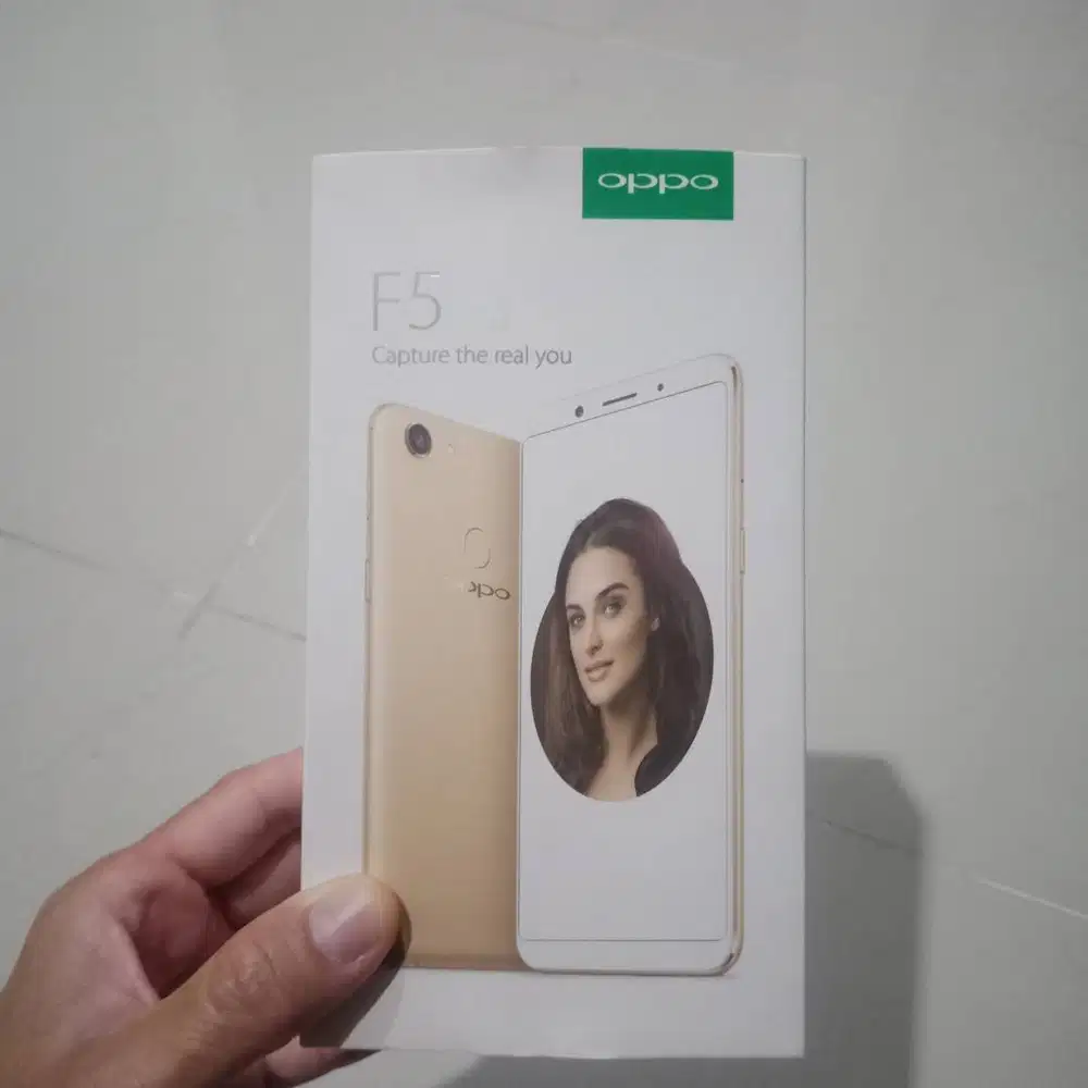 Barang simpanan Oppo F5 terawat