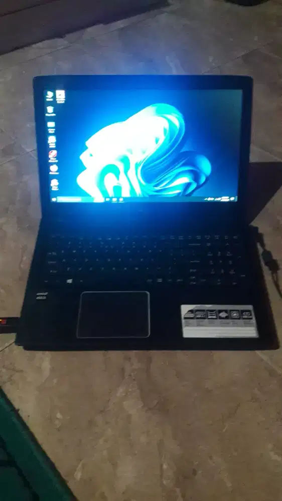 Laptop acer aspire E5-553 muluss normal