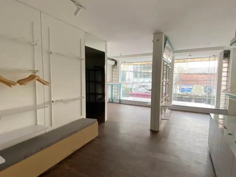 Ruko Tengah Kota Jalan Veteran Area Toko Sepeda