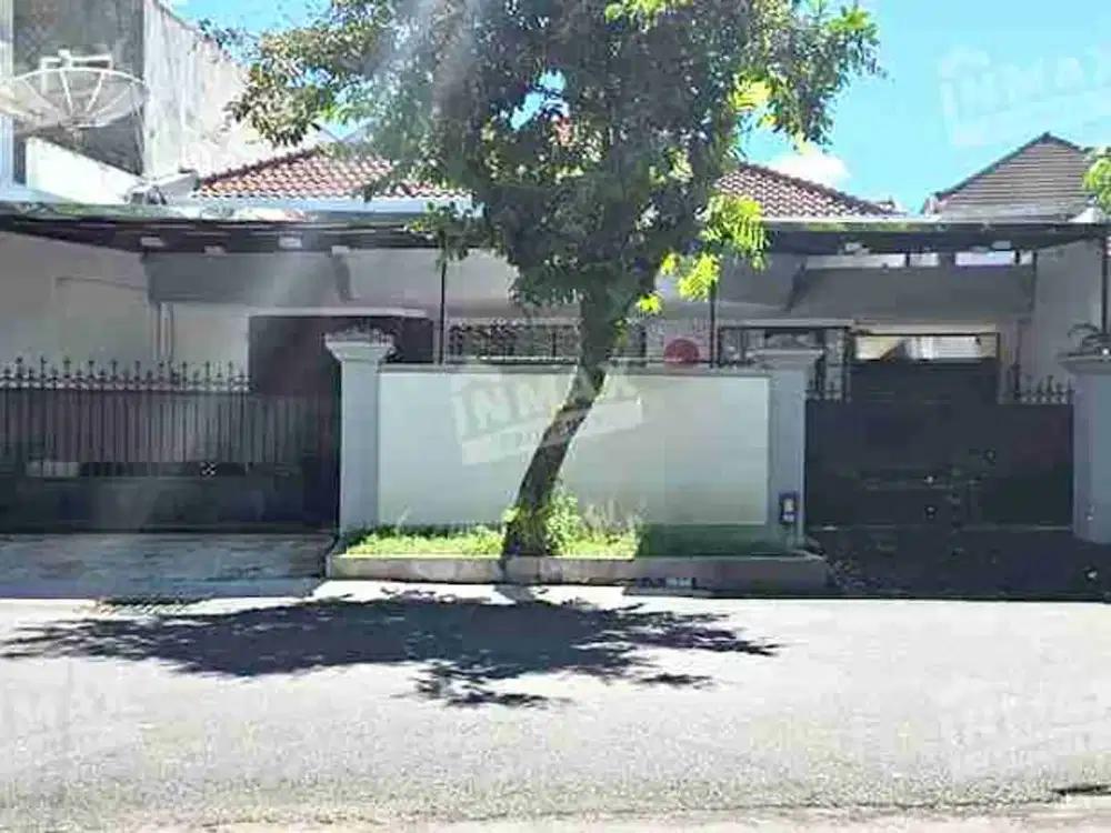 Rumah  Bagus Lokasi Premium Jalan Gunung Gunung Dekat Ijen Boulevard dan Pasar Oro Oro Dowo