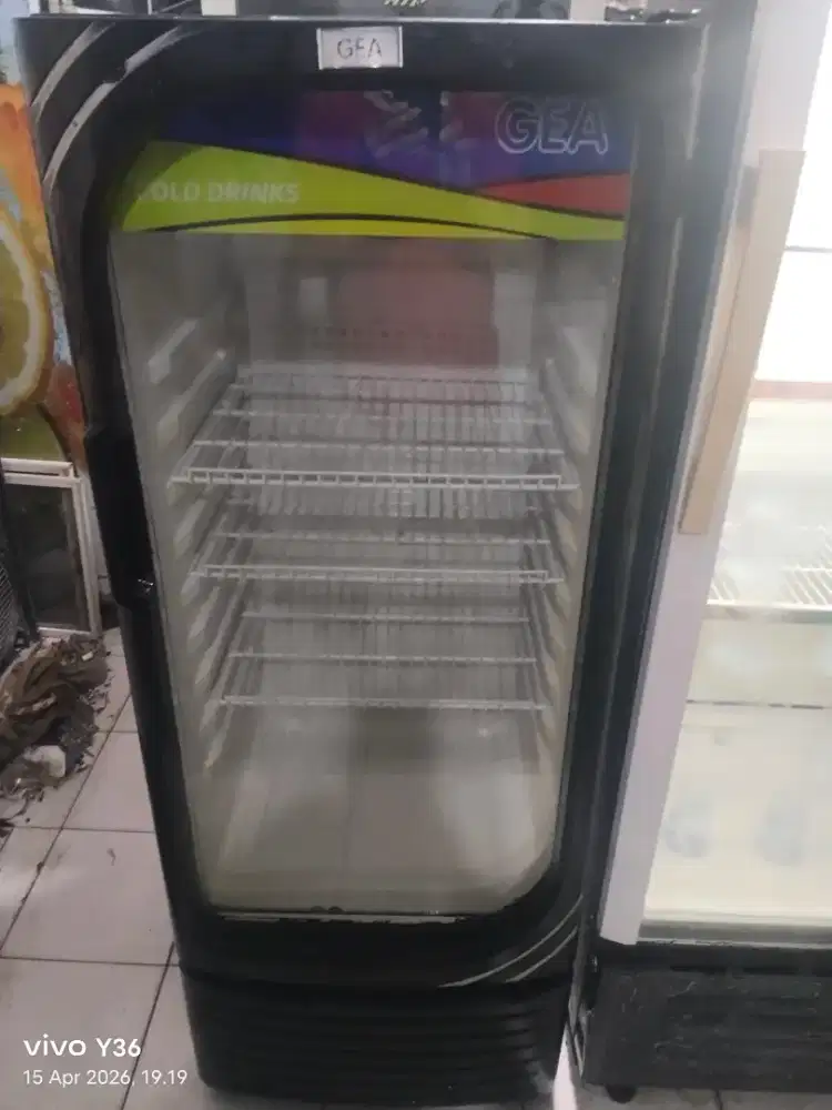 Di jual cepat showcase merk gea oval 218HSB