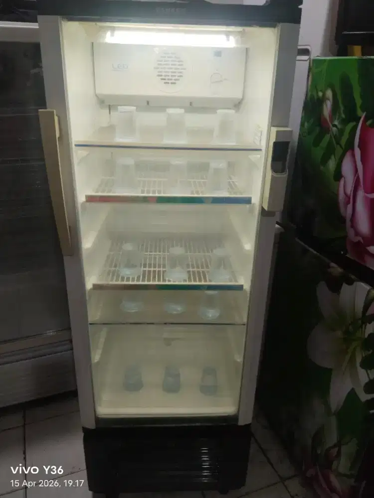 Di jual cepat showcase merk sanken 4 rak