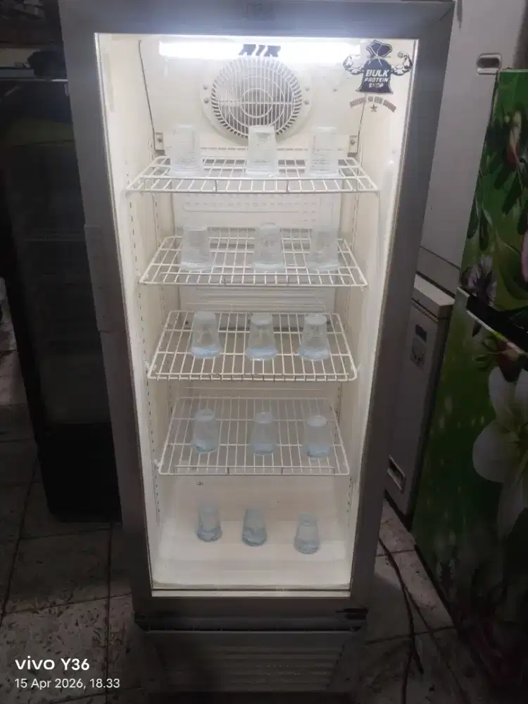 Di jual cepat showcase merk RSA agate240