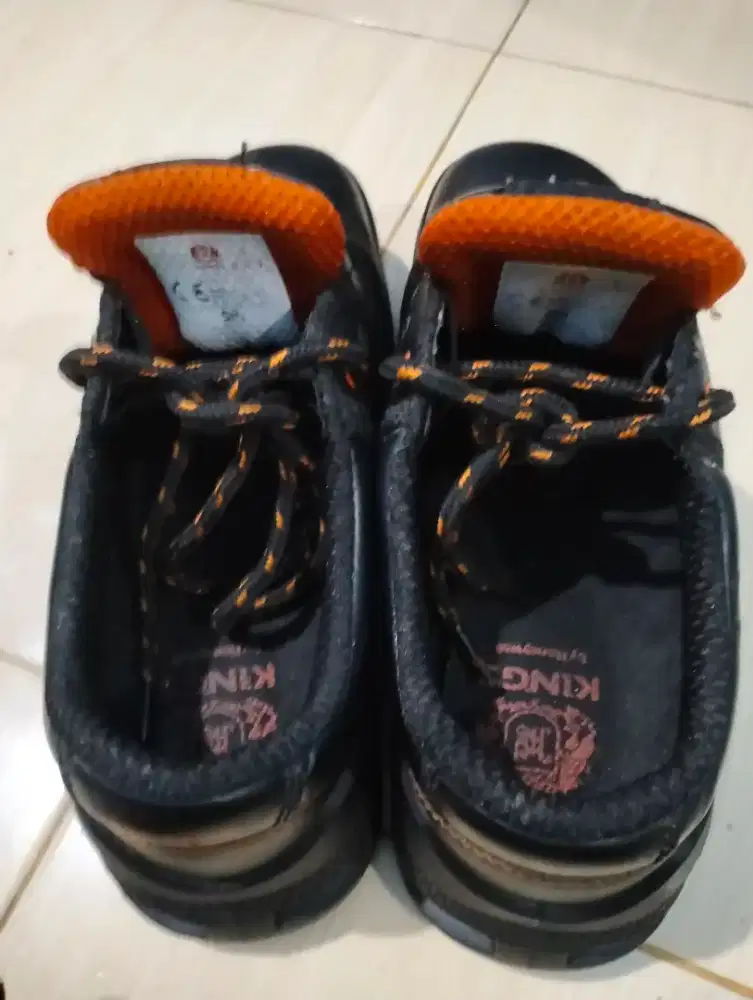 Sepatu safety KING