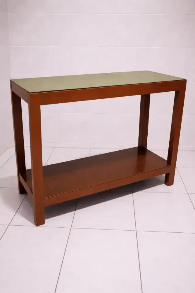 Meja serbaguna coating hijau karpet