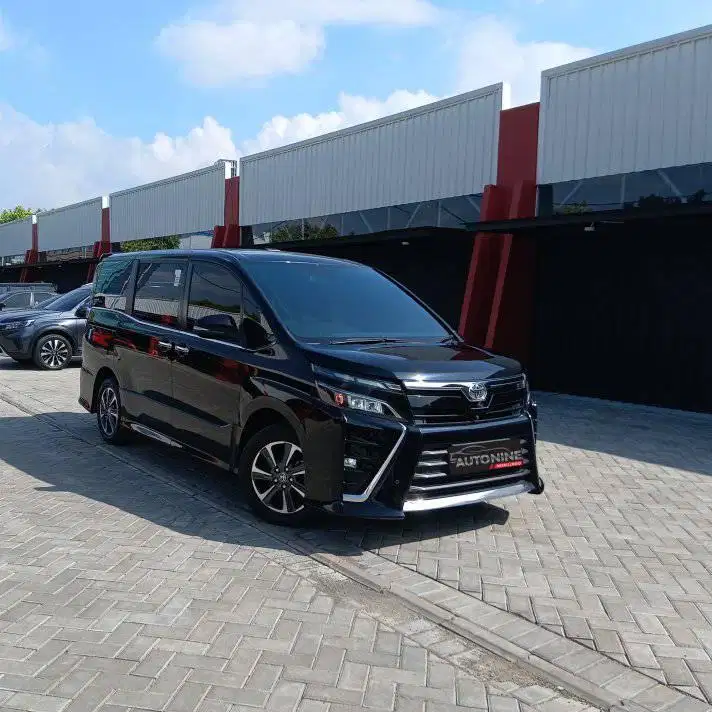 TOYOTA VOXY 2.0 AT ( MATIC ) 2020