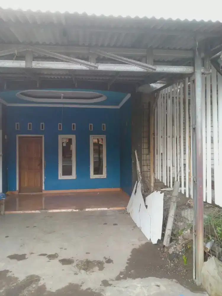 Bismillah di kontrakan rumah pinggir jalan propinsi
