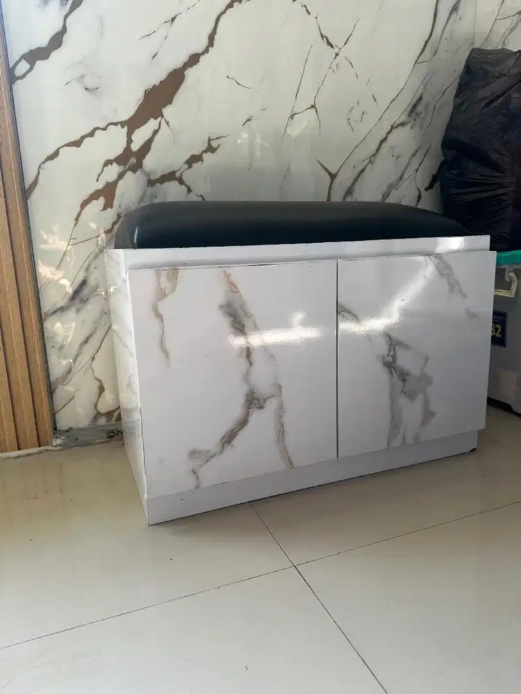 Box stool / kursi box