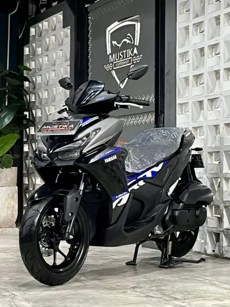 KM 400 perak‼️Yamaha Aerox Alpha 155 2025. DANNY Mustika Motor Sulfat