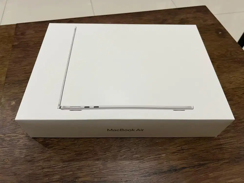 Laptop Apple Macbook Air 13 M4 16/256 Silver BNIB Garansi Resmi Blibli