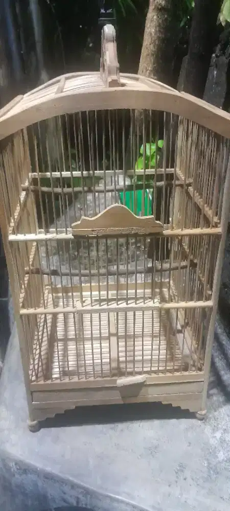 Kandang kayu mentahan