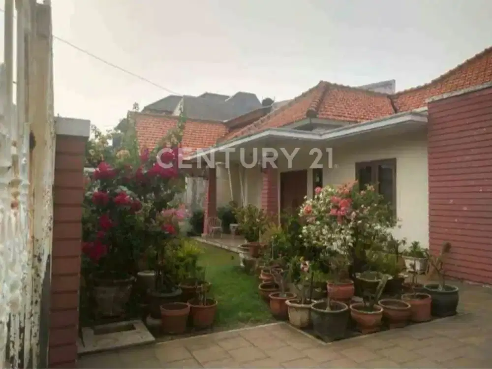 RUMAH LUAS DAN NYAMAN SIAP HUNI DI KOMPLEK RAWAMANGUN