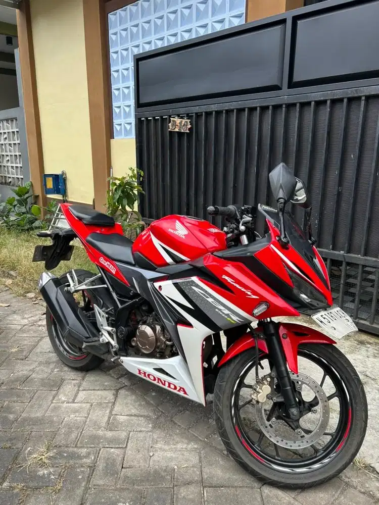 CBR 150CC Tahun 2016 Lengkap Mulus