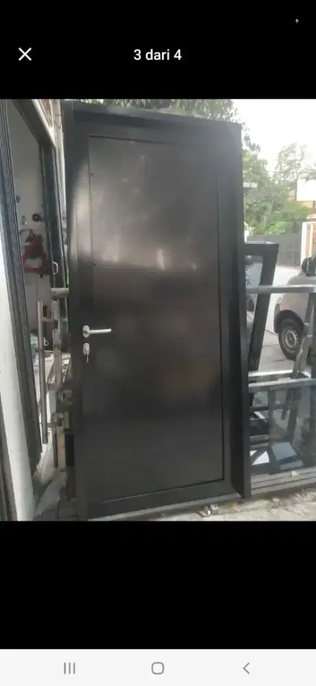 Pintu aluminium swing sesuai foto T220cm L100cm hrg 2,3 jt / terpasang