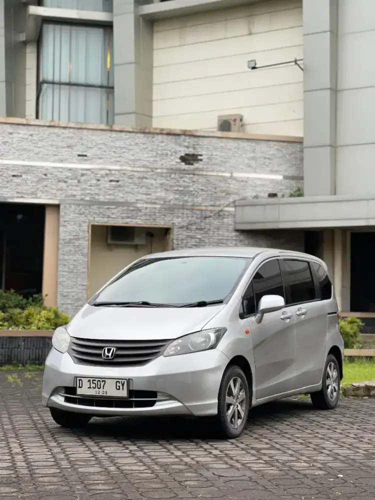 102Jt!! Freed S A/T 2009 (D) Low Km