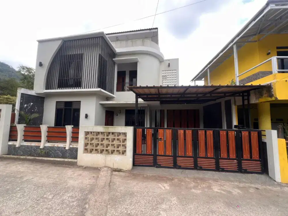 Dijual/Disewakan Villa 2 Lantai di Cibodas Cipanas – 4 KT, View Sejuk, Siap Huni