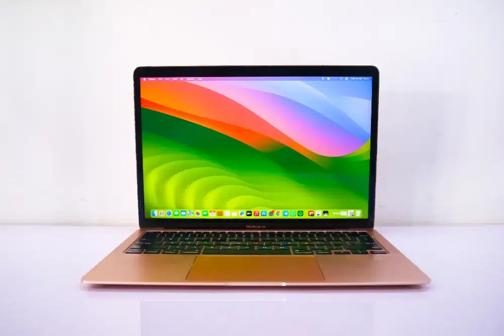 MacBook Air 2020 13inch.CORE i3.RAM8GB.SSD256GB