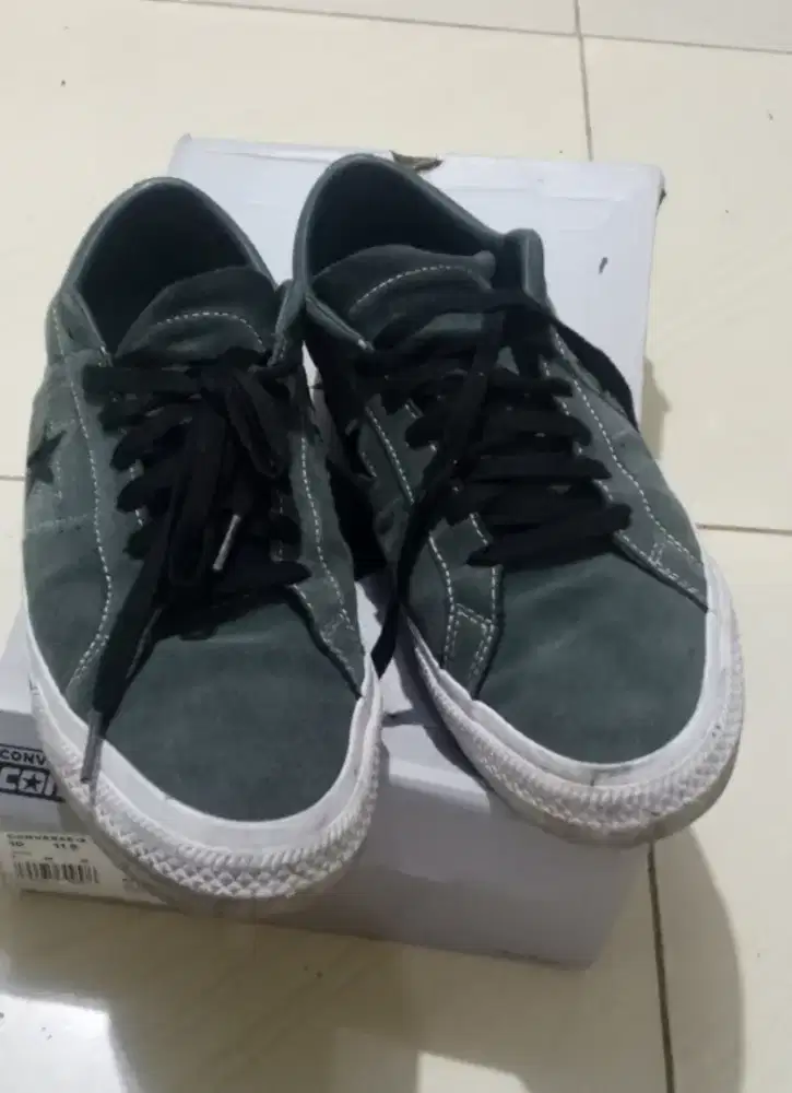 Dijual sepatu Converse one star