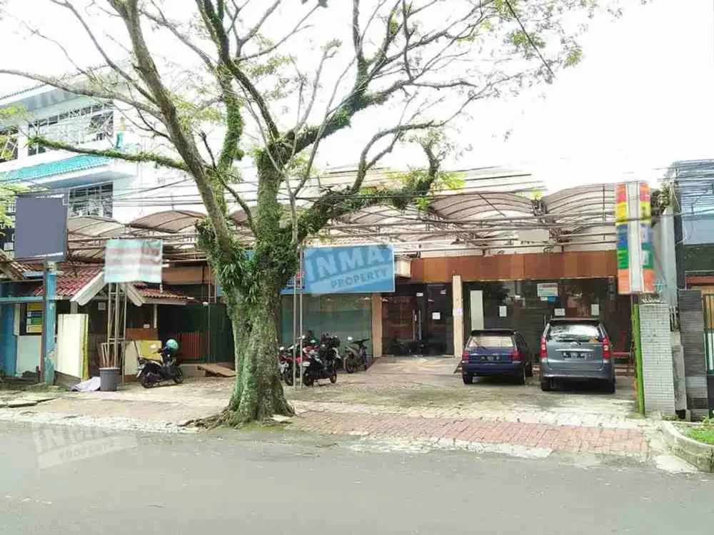 Rumah Usaha Luas Klojen  Malang  Dekat Alun Alun Tugu, Balai Kota dan Stasiun Kota Baru