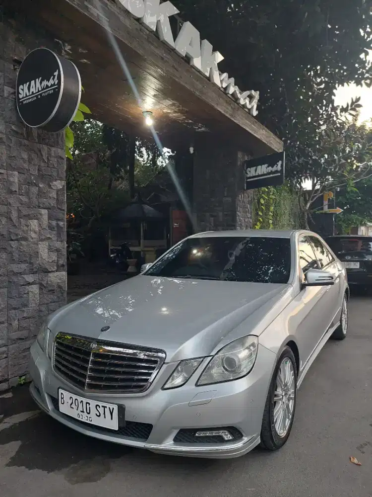 Mercy E 300 new model nyaris baru