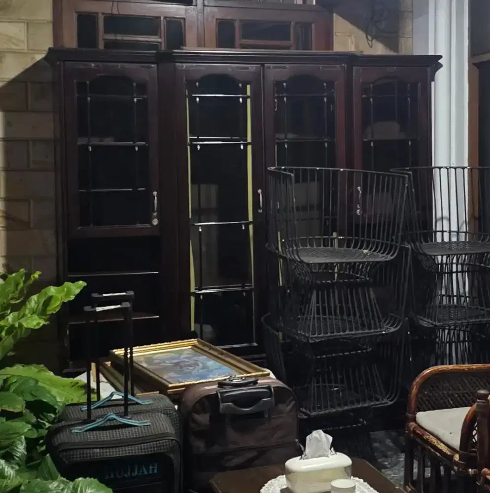 DIJUAL LEMARI MAHONI TAHUN 1995