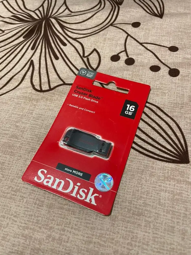 Flashdisk sandisk cruzer blade 16gb