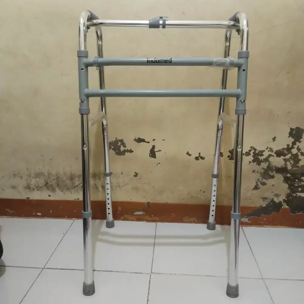 Walker Alat Bantu Jalan Lansia / Fisioterapi Paska Laka/Cidera ACL dll