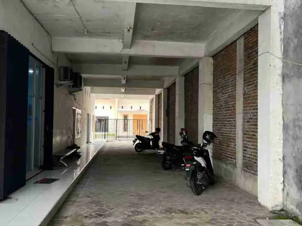 Dijual Rumah siap huni plus Toko Bluru Kidul Sidoarjo Bisa langsung usaha lokasi strategis pinggir jalan raya