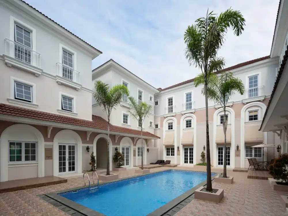 Rumah cantik 3 lantai siap huni di Alesha bsd