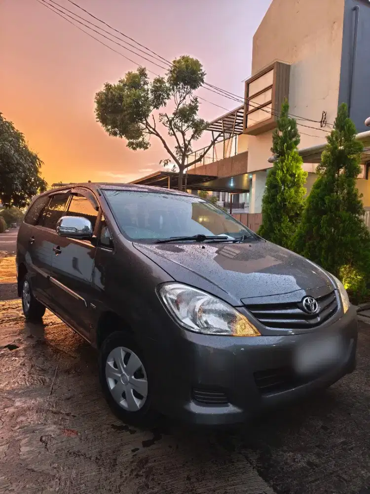 Kijang Innova E 2010 1 tangan