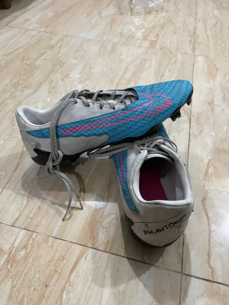 Sepatu Bola Nike Phantom GX Academy FG Original