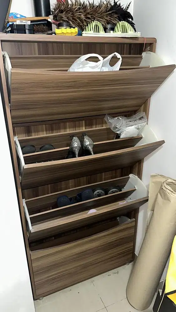 Lemari sepatu dengan 4 Rak
