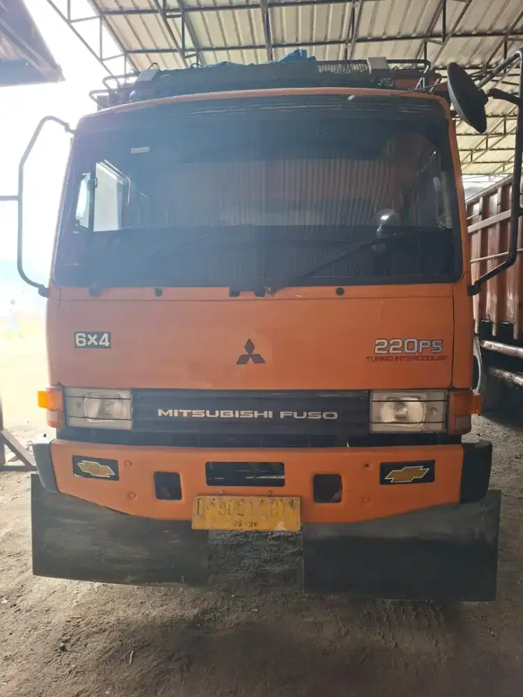 Dijual long dump truck(6 × 4) tahun 2015