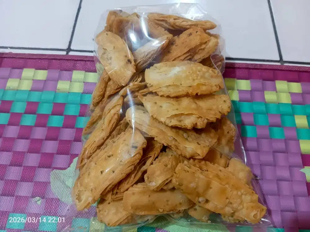 Camilan keripik bawang