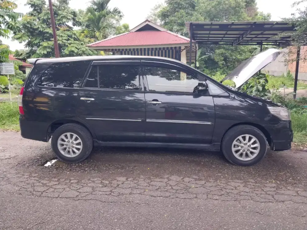 Dijual cepat mobil Innova V 2.5 Diesel tahun 2012