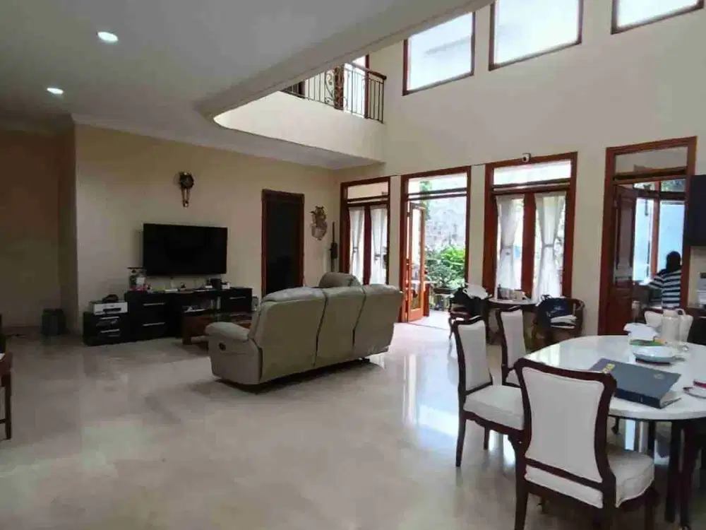 Dijual Rumah Lux Setraduta Lestari Semi Furnished