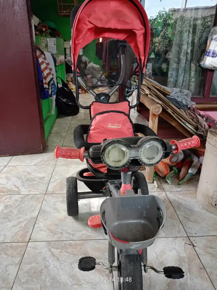Sepeda Family Roda Tiga Warna Merah