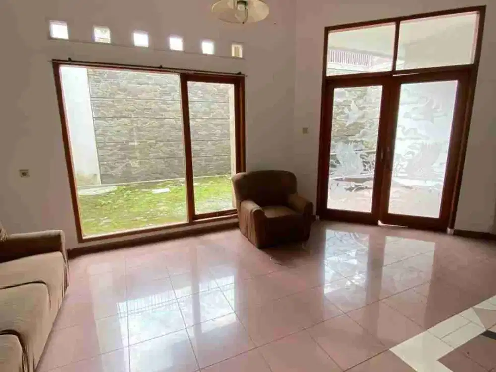 Disewakan Rumah Luas dalam Kompleks di Bojong Raya Holis
Boleh untuk Kantor