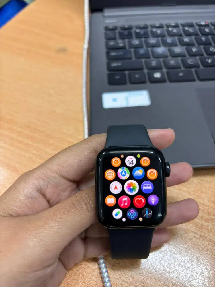 Apple Watch SE BH 86% – Kondisi Bagus | Normal | Siap Pakai